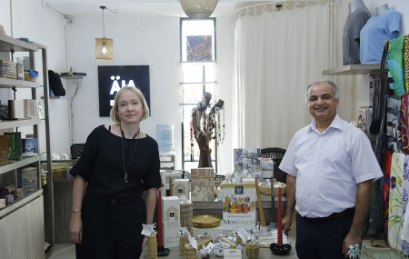 'आज डाइनस्टी' का सञ्चालकद्वय आन्ना आर्लोभा र रोशनकुमार पोखरेल। तस्बिरः नवीनबाबु गुरूङ/सेतोपाटी